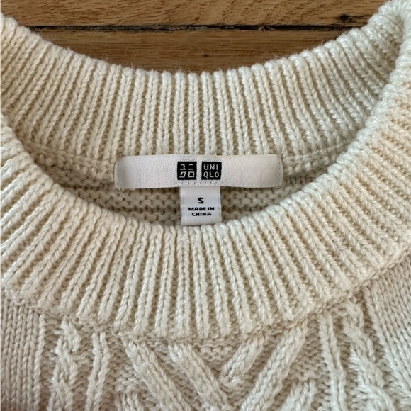 Uniqlo cream cable knit sweater size S - Picture 3 of 6